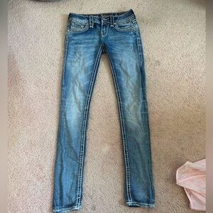 ROCK REVIVAL LOW WAISTED SKINNY JEANS 🎸